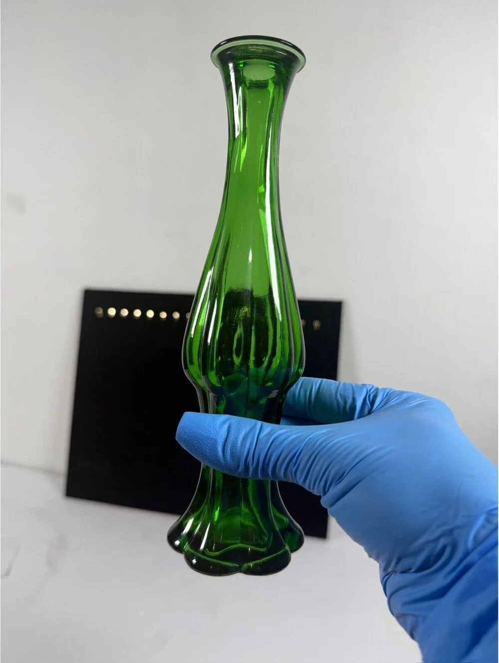 Vintage Emerald Green Glass Bud Vase Decanter with Flower Stopper F4